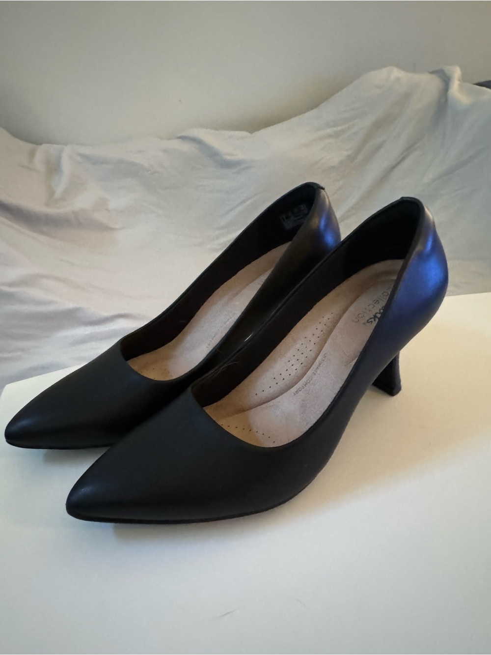 WORN ONCE! Clarks "Kataleyna Gem" Women's Black Pointed-Toe Mid Heel Pumps